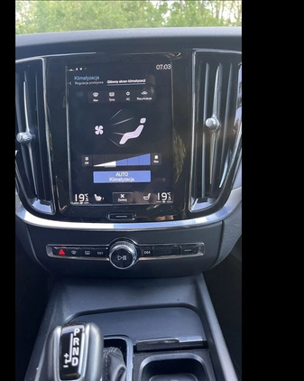 Volvo V60 Cross Country cena 94700 przebieg: 260000, rok produkcji 2019 z Wrocław małe 106